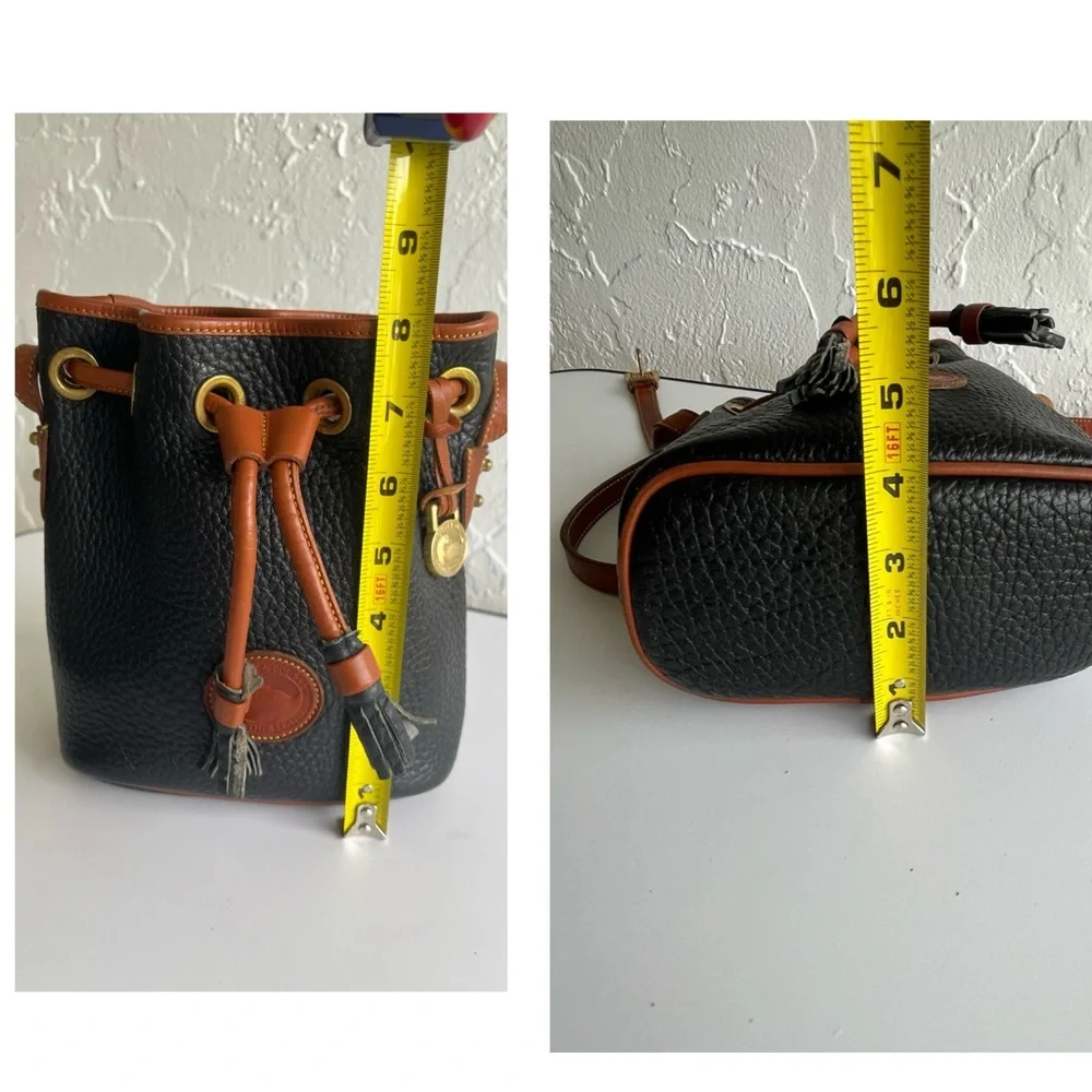 MINI VINTAGE DOONEY AND BOURKE CROSSBODY BUCKET BLACK /BRITISH TAN ♦️HOST PICK♦️ - Picture 16 of 16